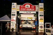 Rallye Český Krumlov: Vyhlášení výsledků na cílové rampě